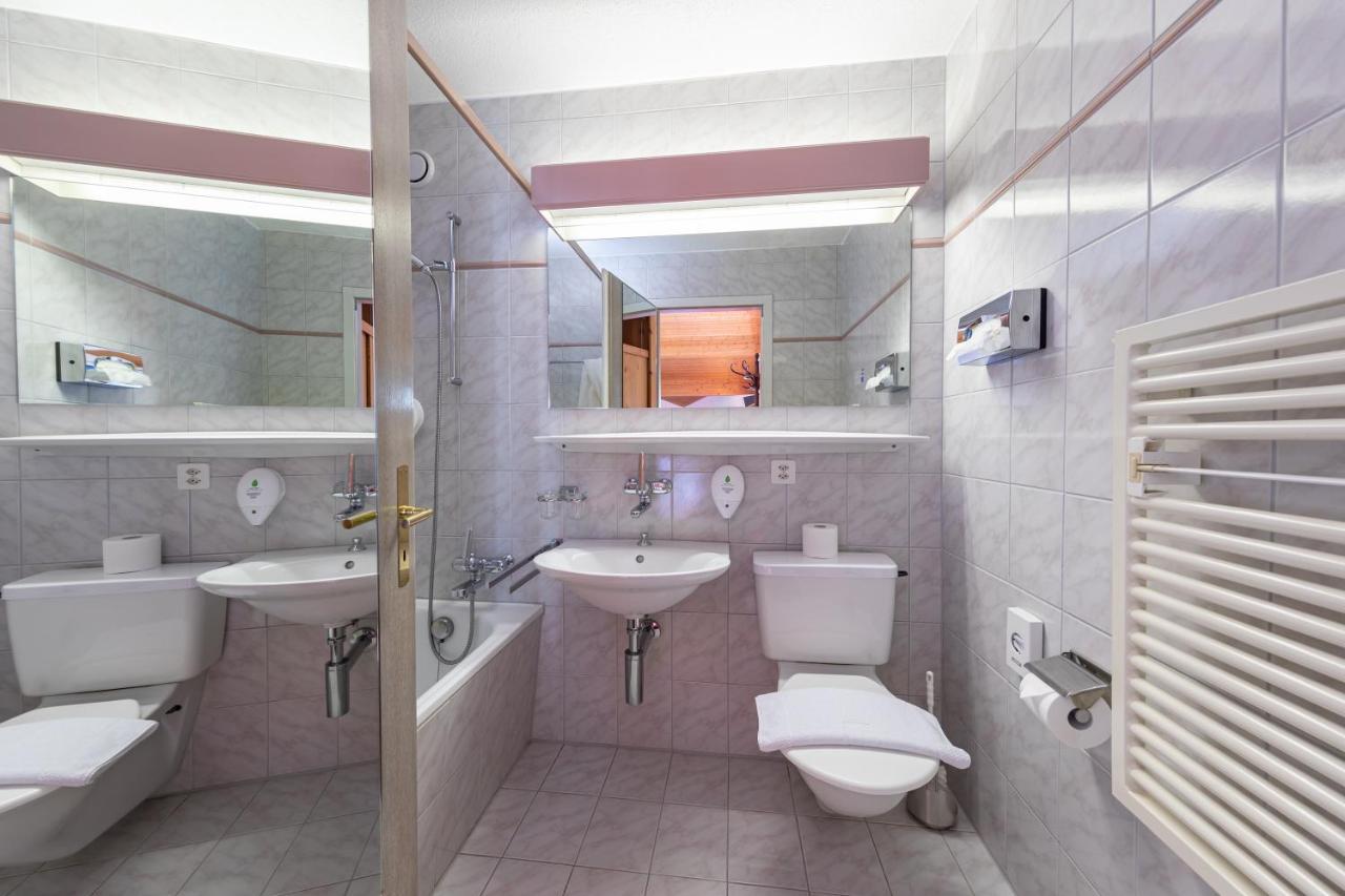 T3 Alpenhotel Φιλμς Εξωτερικό φωτογραφία
