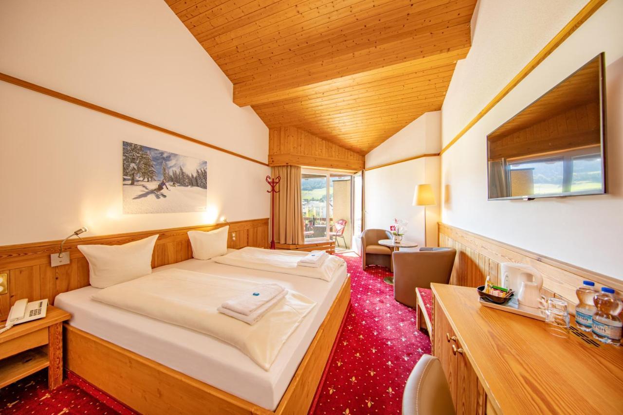T3 Alpenhotel Φιλμς Εξωτερικό φωτογραφία